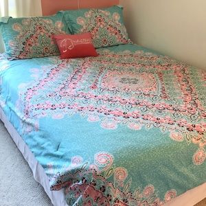 AEROPOSTALE Queen Bed Set